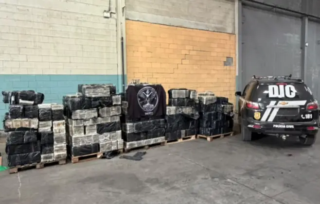 Maior apreensão: Polícia Civil faz apreensão histórica de 4,4 toneladas de cocaína em SC; seis britânicos são presos